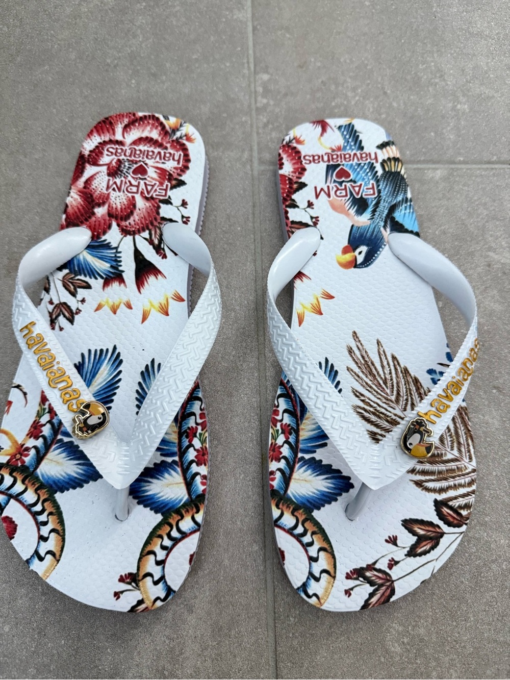 NEW Havaianas Farm Rio Flip Flops Sandals White Floral Bird Print Size 37/8